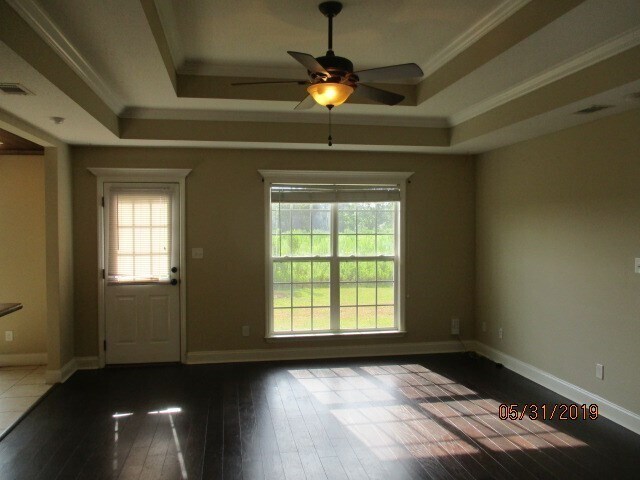 Building Photo - 3454 Greenhill Dr