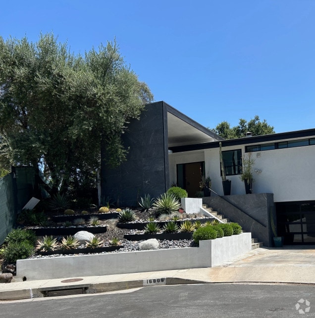 Building Photo - 16806 Mooncrest Dr