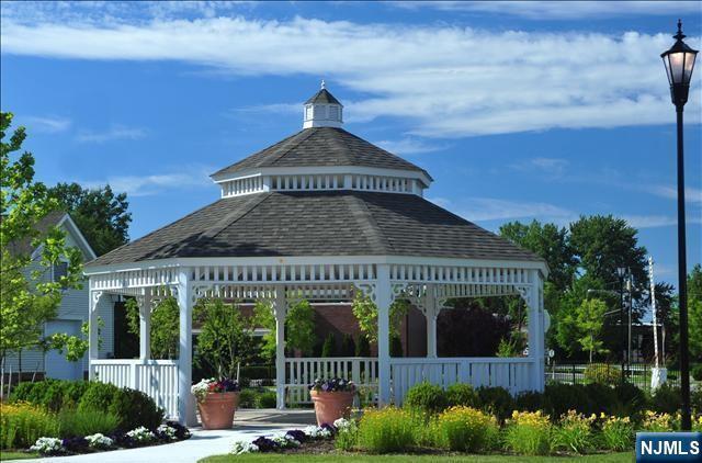 Building Photo - 3201 The Plaza