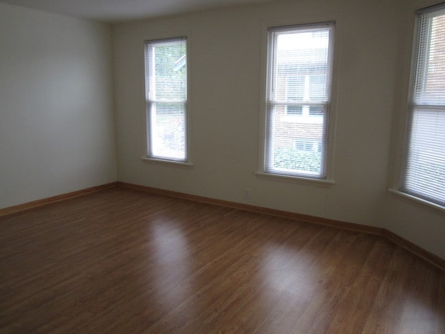Building Photo - 107 N Park Ave