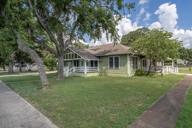 Foto del edificio - 3100 Ranch to Market Rd 1869