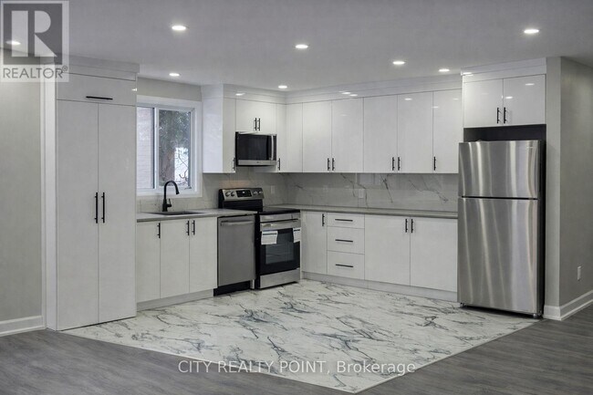 Building Photo - 131 Camelia Ave