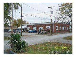 Building Photo - 118 S Main St