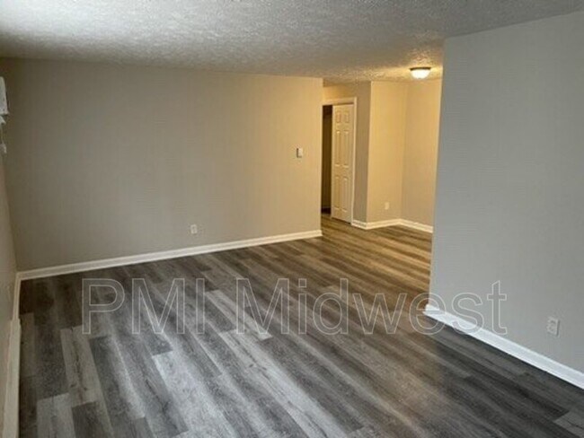 Foto del edificio - 6240 E 11th St