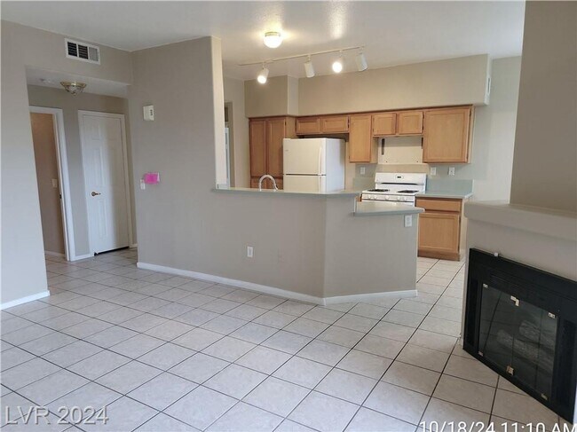 Building Photo - SW 1ST FLOOR UNIT IN GATED COMMUNITY