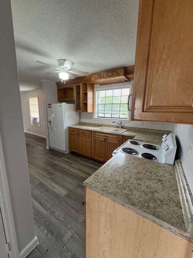 Foto del edificio - 3 bedroom, 2 bath renovated home