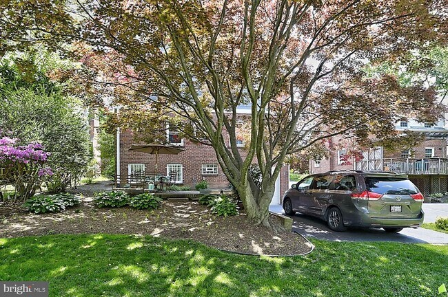 Building Photo - 507 Pershing Dr