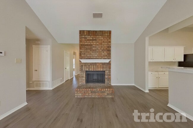 Building Photo - 1402 Baker Dr