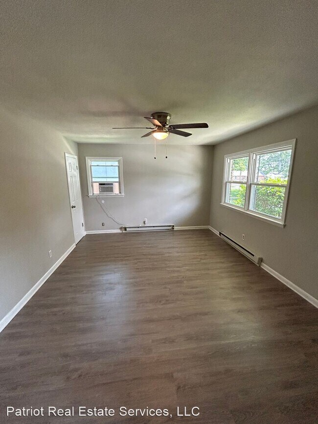 Building Photo - 3 br, 1 bath House - 1079 Revere St