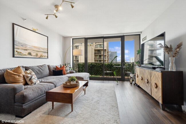 Foto del edificio - 630 N State St