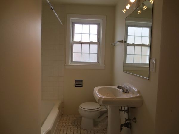 Building Photo - 9747 Lonnquist Dr