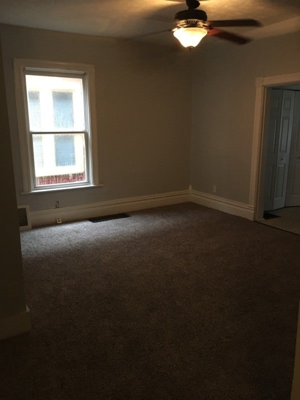 Foto del edificio - $1350.00 3 Bedroom 2 Bathroom