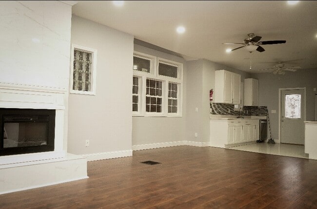 Building Photo - 776 Gilbert St