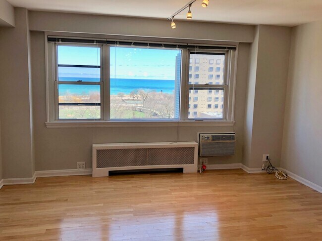 Foto del edificio - 2909 N Sheridan Rd