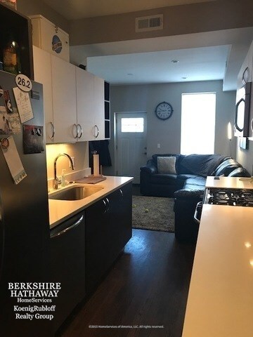 Foto del edificio - 2048 W Webster Ave