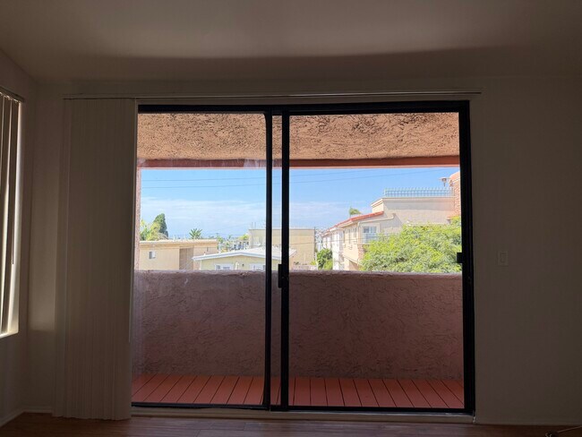 Vista del balcón desde el interior - 700 1st St