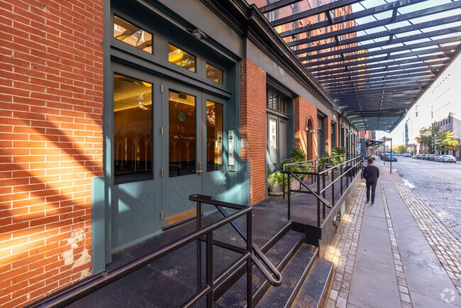 Entrance - 39 Vestry St