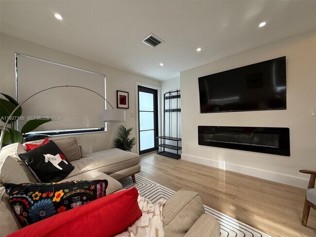 Building Photo - 1716 SW 11th St