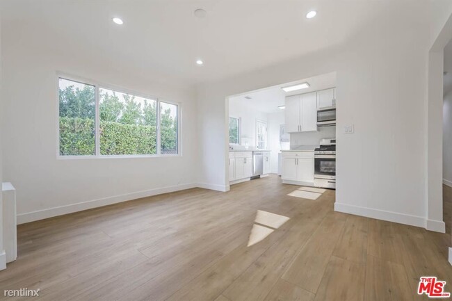 Building Photo - 2 br, 2 bath House - 821 N Spaulding Ave