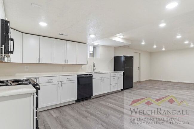 Building Photo - 2928 Grant Ave