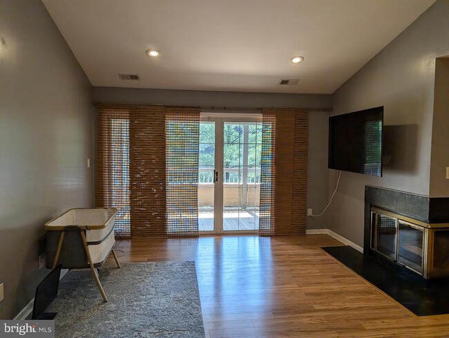 Foto del edificio - 120 Acadia Ct