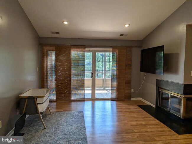 Building Photo - 120 Acadia Ct