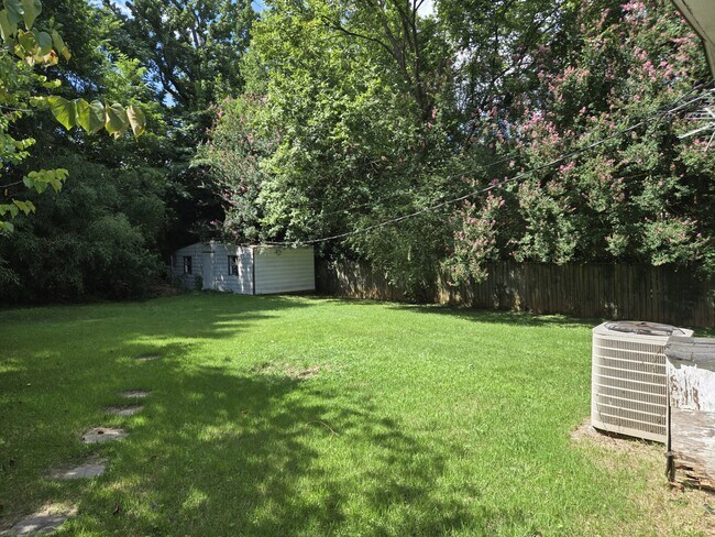 Foto del edificio - 4048 Dolly Ridge Rd