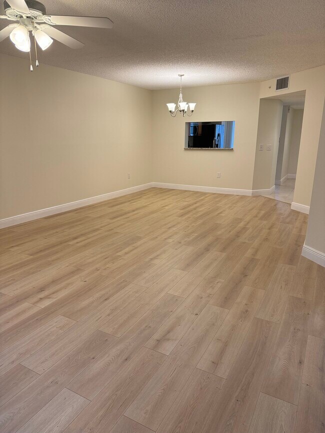 Building Photo - 900 SW 142nd Ave