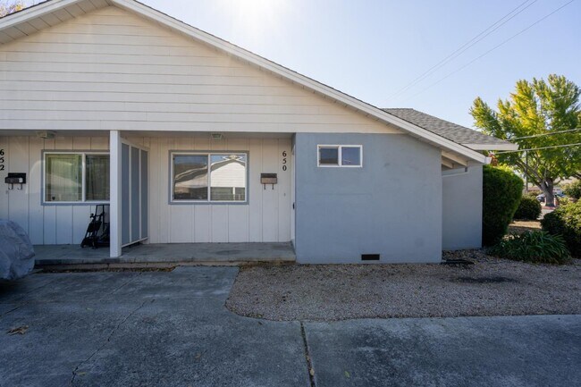 Building Photo - 650 Cypress Ave