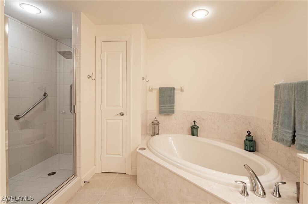 Foto del edificio - 5702 Cape Harbour Dr