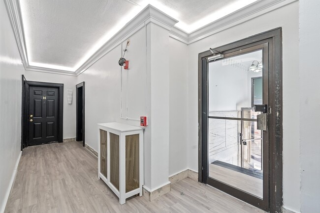 Building Photo - 6700 Park Ave