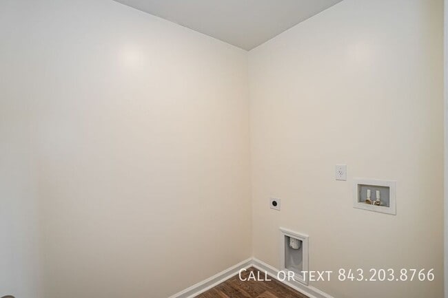 Foto del edificio - 472 Cedarview Rd