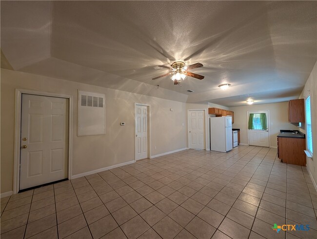 Building Photo - 956 Misty Acres Dr
