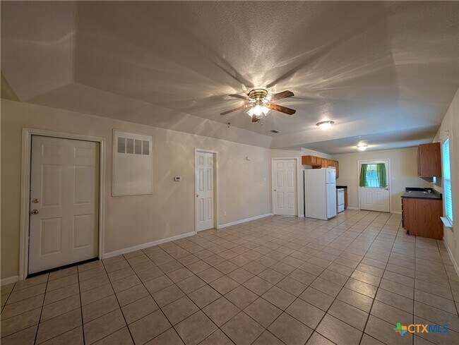 Foto del edificio - 956 Misty Acres Dr