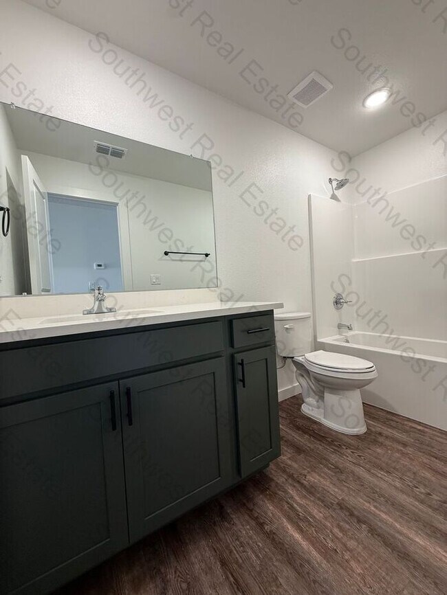 Foto del edificio - Brand new 2 bedroom 2 bath duplex