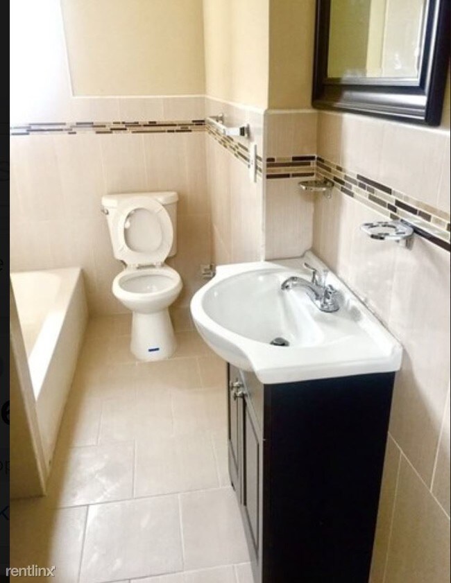 Foto del edificio - 6630 64th St