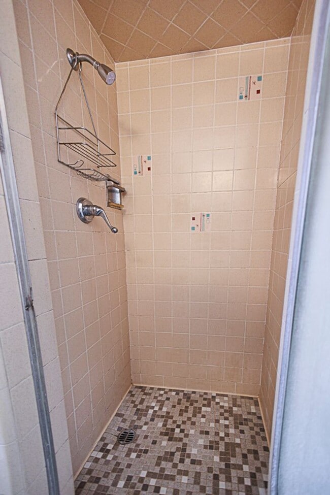 Foto del edificio - Charming three bedroom, two bath home with a Garage