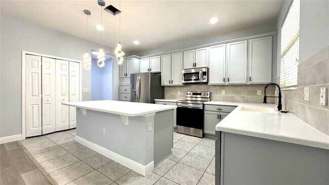 Foto del edificio - 4718 Blue Diamond St