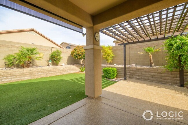 Foto del edificio - 2445 E White Horse Dr