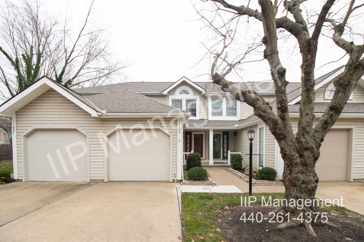 Primary Photo - Spacious Updated 2 Bedroom Townhouse in Wi...