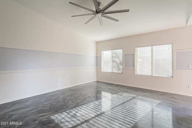 Building Photo - 2669 E Bellerive Dr