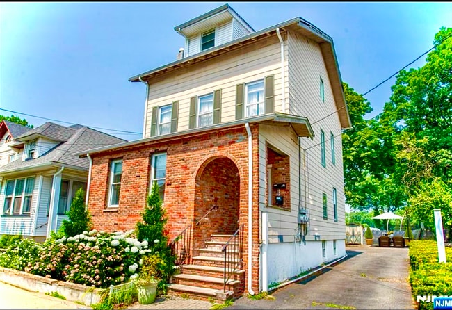 Building Photo - 45 Essex Ave