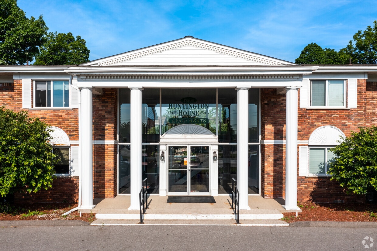 Primary Photo - Huntington House Apartments