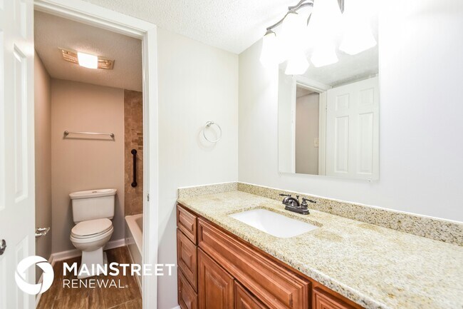 Foto del edificio - 5825 Lynnfield Cove