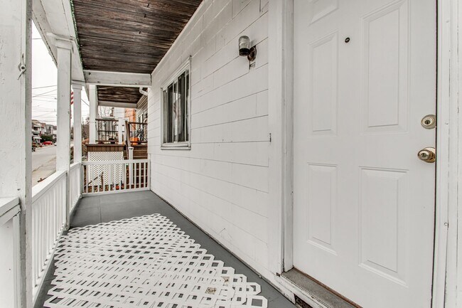 Foto del edificio - Newly renovated 4 bedroom home in the hear...