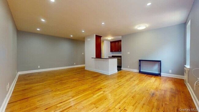 Foto del edificio - 105-20 66th Ave