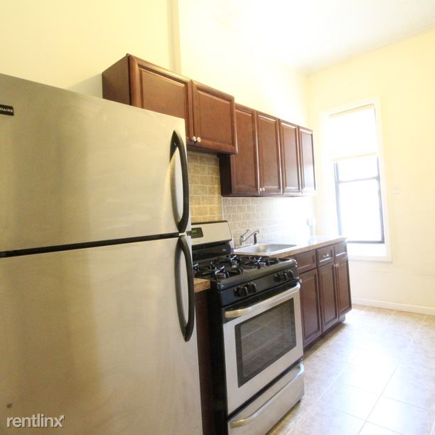 Building Photo - 386 Himrod St