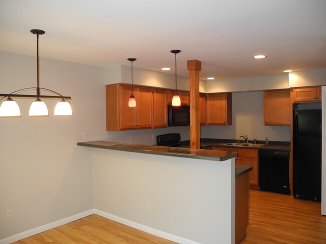 Building Photo - 6243 Charing Cross Ln