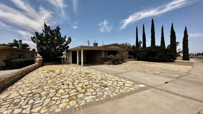 Building Photo - 6012 Fiesta Dr