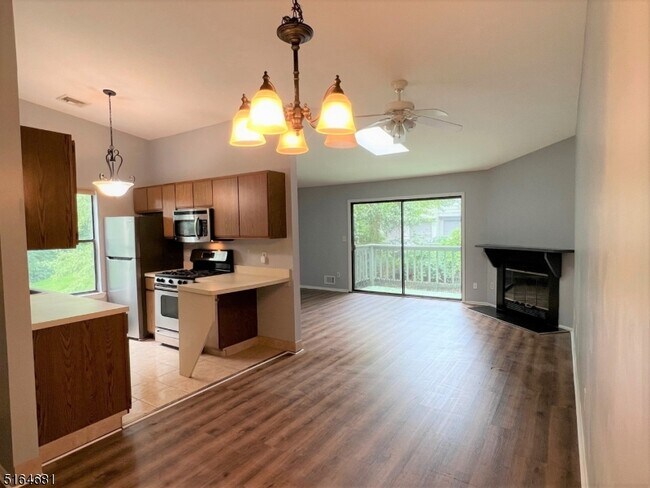 Foto del edificio - 1102 Spruce Hills Dr